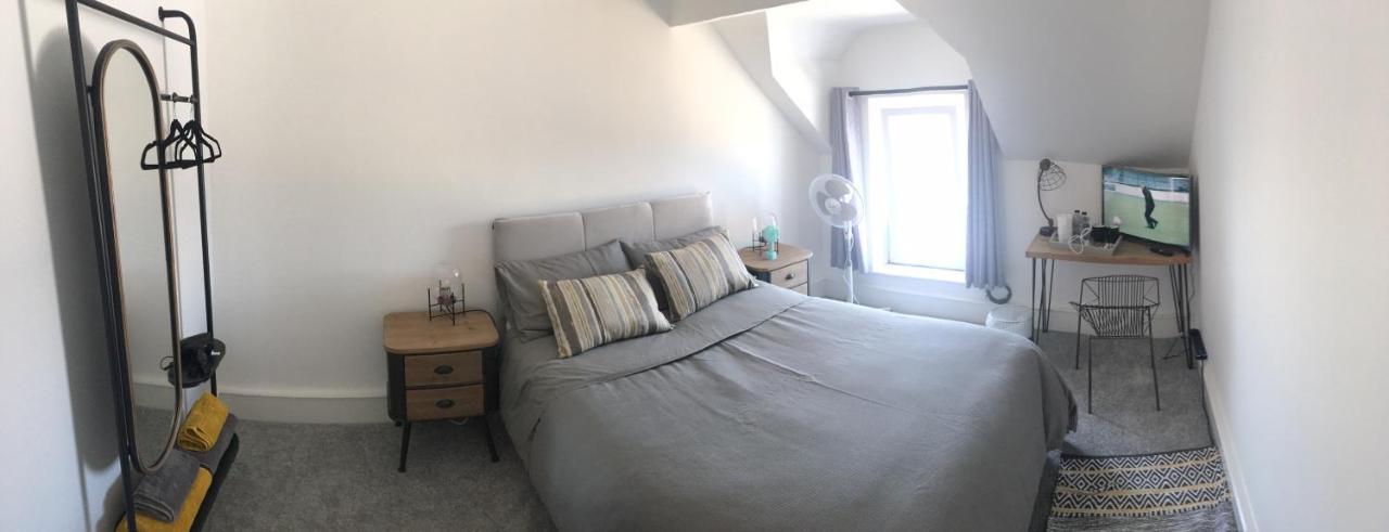 Heritage Holiday Accommodation Pembroke Dock Extérieur photo