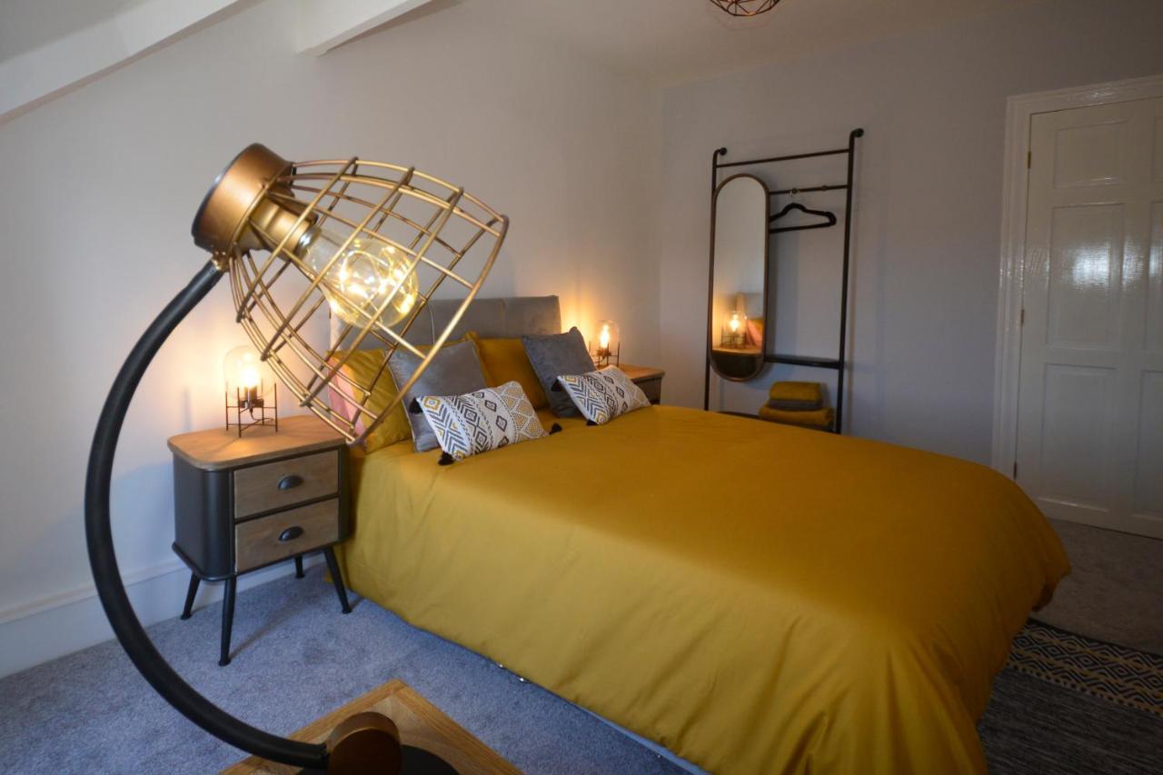 Heritage Holiday Accommodation Pembroke Dock Extérieur photo